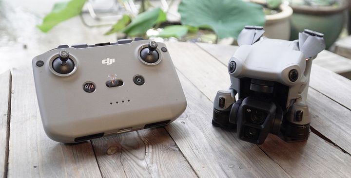 Ảnh chụp khi drone dji air 3 đang xếp gọn